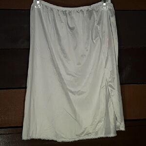 NWOT Vanity Fair Small White Half Slip